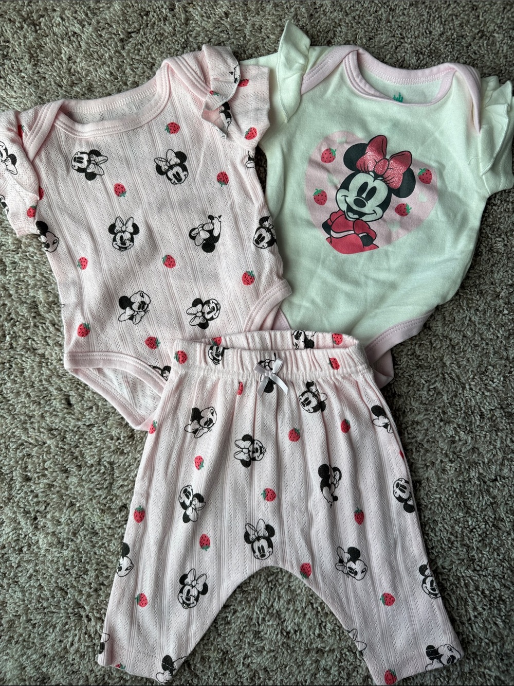 Disney Baby Minnie Mouse bodysuit set